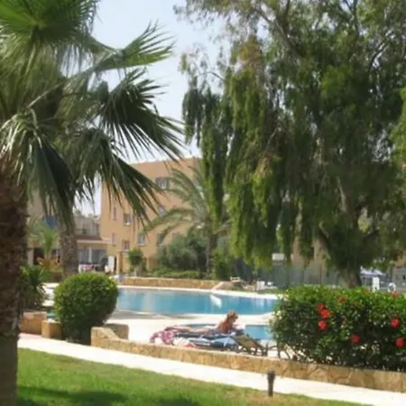 Kings Palace - Modern And Stylish Pool Facing Apartment Paphos